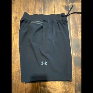 Men’s Under Armour black shorts size large